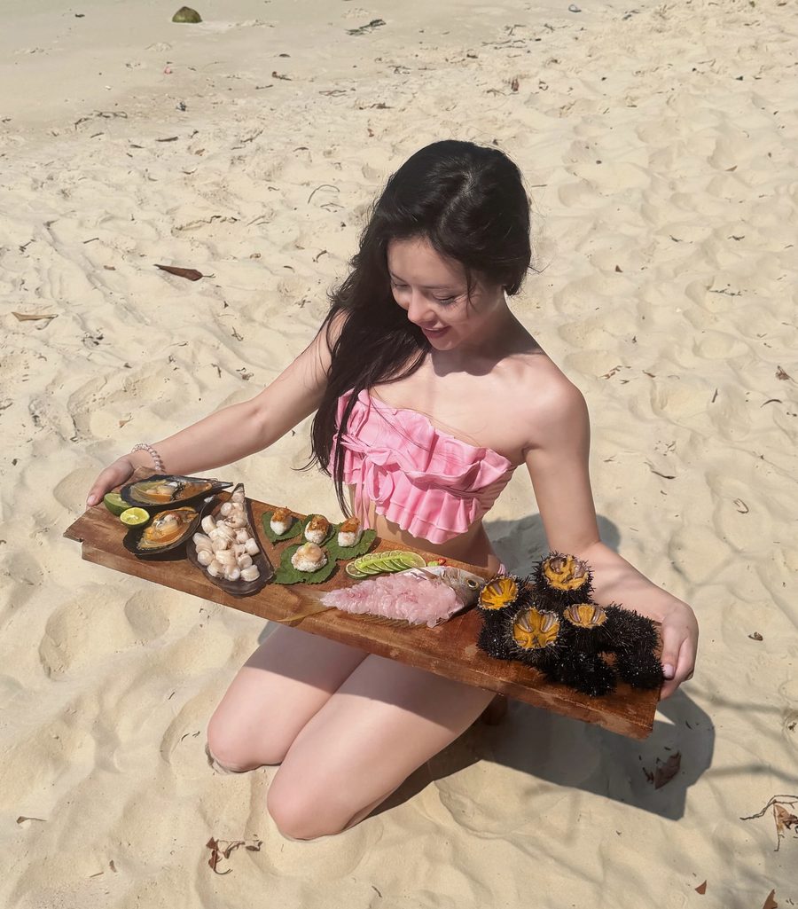Bò Chảnh với khay hải sản tươi omakase từ biển